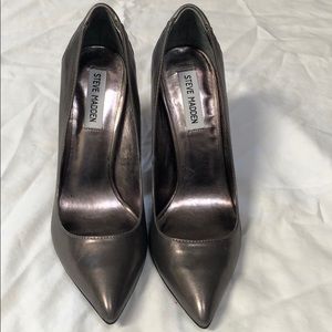 Silver gunmetal pumps